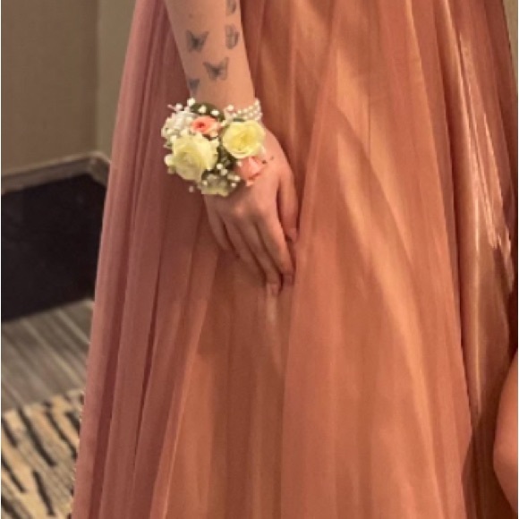 PROM/WOMENS FORMAL DRESS - Picture 3 of 7